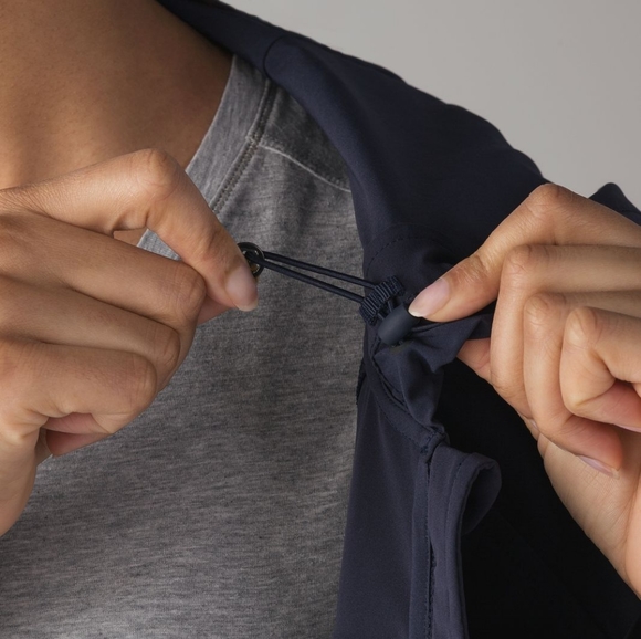 π¦Lululemon On the Fly Jacket in Midnight Navy - Picture 5 of 16